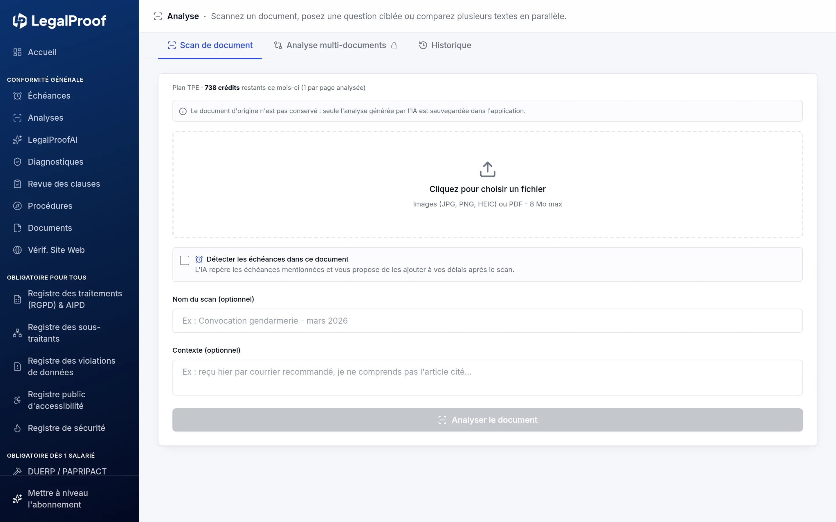 Analyse de document dans LegalProof : la zone de dépôt d'un fichier, le nom du scan et le champ de contexte, avec les crédits restants