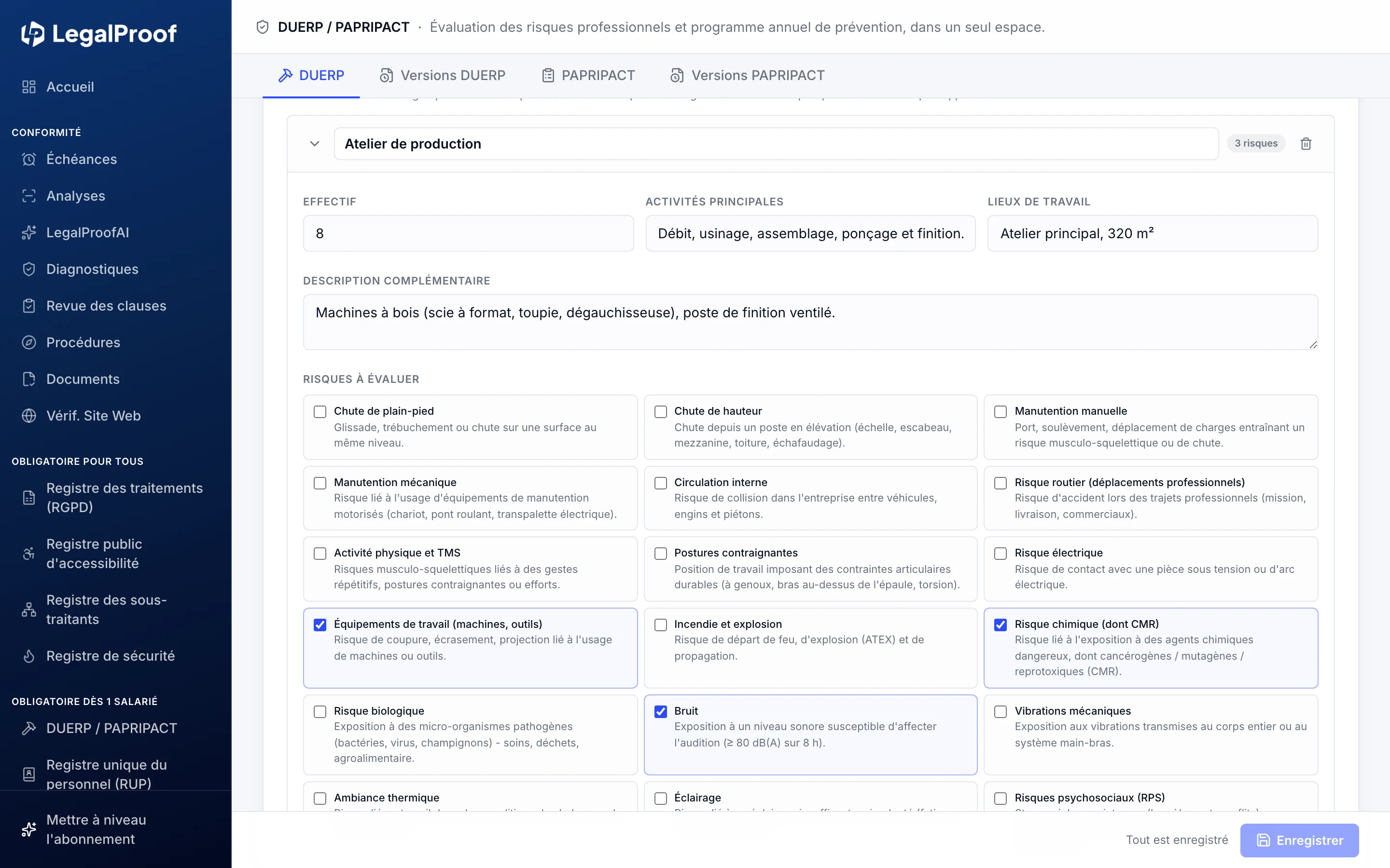 DUERP dans LegalProof : une unité de travail dépliée avec ses activités, ses lieux et les familles de risques cochées